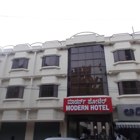 Modern Hotel Bangalore Exterior foto