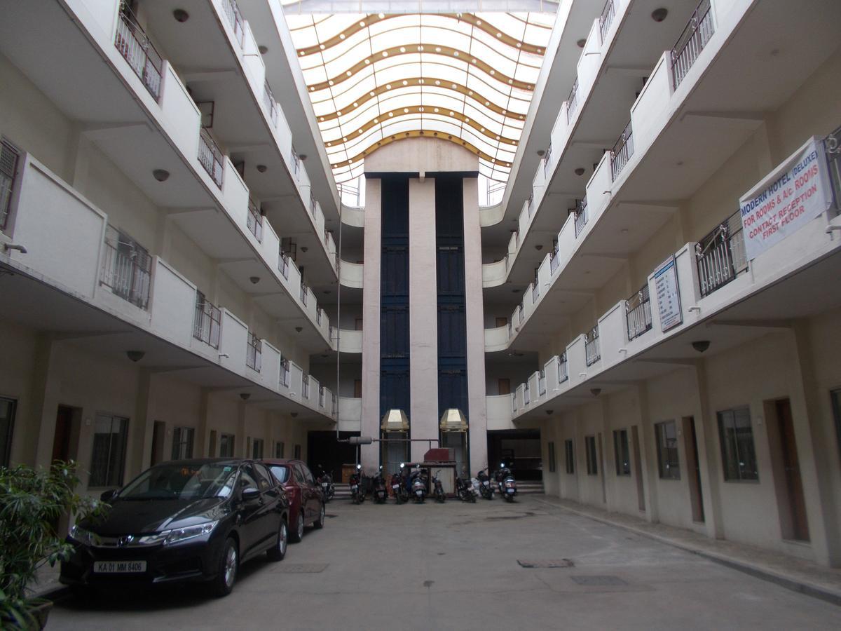 Modern Hotel Bangalore Exterior foto